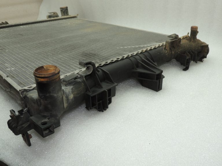 Chrysler Grand Voyager Mk5 2.8CRDi radiators Dzinēja dzesēšanas ūdens dzesētājs 4677754AF