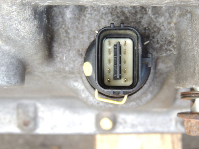 Nissan Navara II D40 3.0DCi V6 V9X Automātiskā transmisija 31020X689C 31020-X689C 31020-X689C
