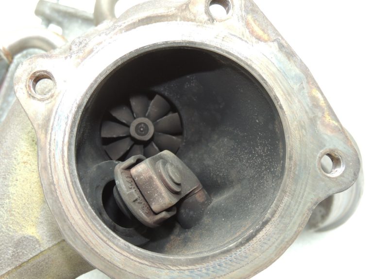 Ford Focus MK3 1.0i turbokompresors 2082181 CM5G-6K682-HE