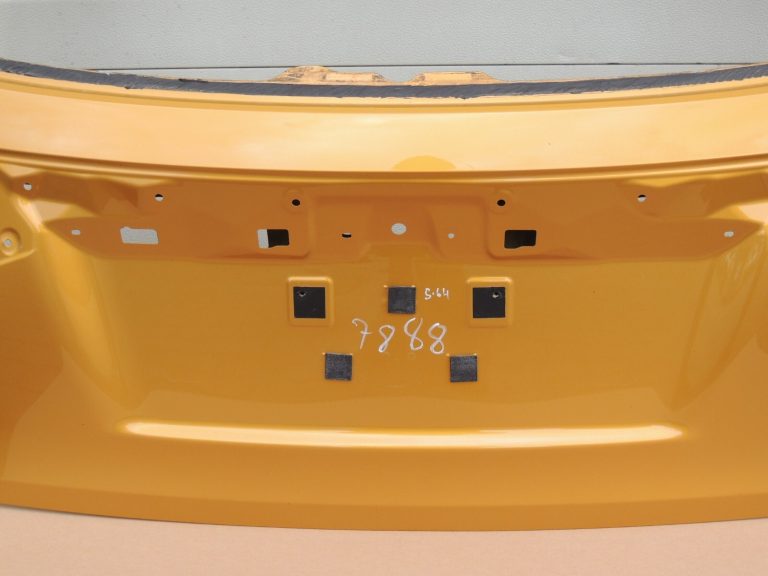 Suzuki Vitara LY IV aizmugurējās durvis Aizmugurējo durvju krāsa DBH 69100-54P01