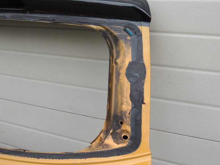 Suzuki Vitara LY IV aizmugurējās durvis Aizmugurējo durvju krāsa DBH 69100-54P01