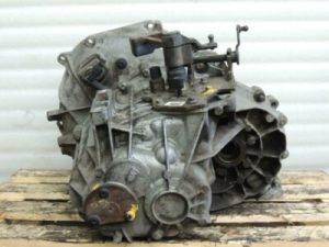 Volvo S40 II V50 1.8i benzīna manuālā pārnesumkārba 3M5R7002XD MTX75