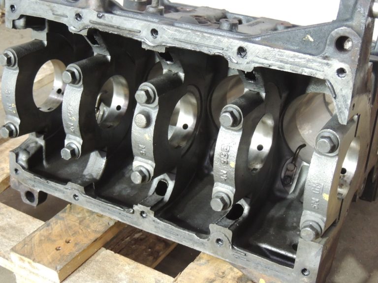 Opel Zafira C 2.0CDTi A20DT motora bloks A20DT cilindru bloks