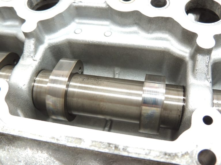 Ford 2.0 EcoBlue YLDA C20DD0J Sadales vārpstas korpuss ar sadales vārpstām 2648544