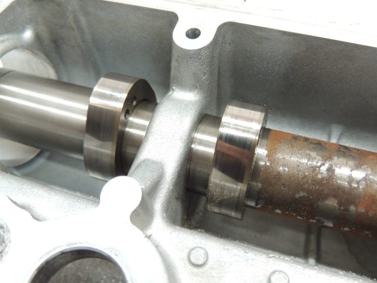 Ford 2.0 EcoBlue YLDA C20DD0J Sadales vārpstas korpuss ar sadales vārpstām 2648544