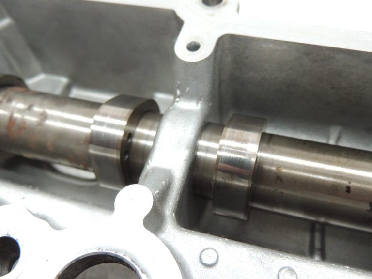 Ford 2.0 EcoBlue YLDA C20DD0J Sadales vārpstas korpuss ar sadales vārpstām 2648544