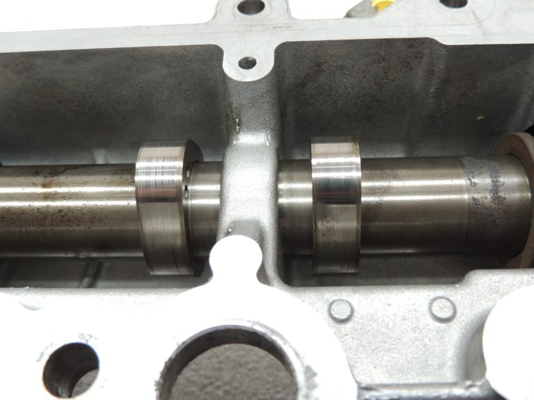 Ford 2.0 EcoBlue YLDA C20DD0J Sadales vārpstas korpuss ar sadales vārpstām 2648544