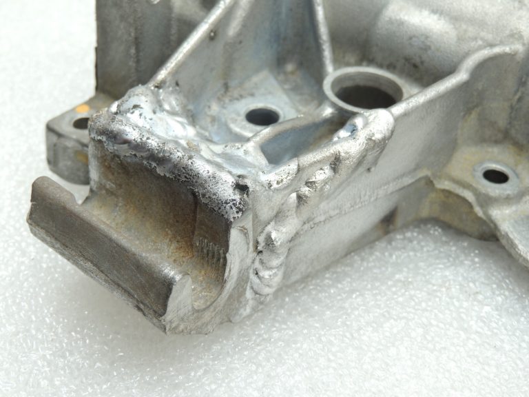 Ford 2.0 EcoBlue YLDA C20DD0J Sadales vārpstas korpuss ar sadales vārpstām 2648544