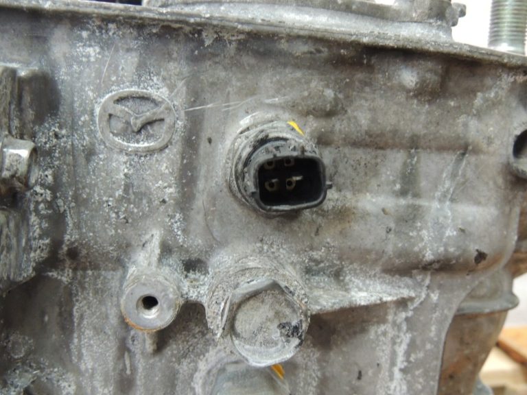 Mazda CX-5 2.2d 2WD manuālā pārnesumkārba 6 pakāpju D601-03-000 Manuālā pārnesumkārba