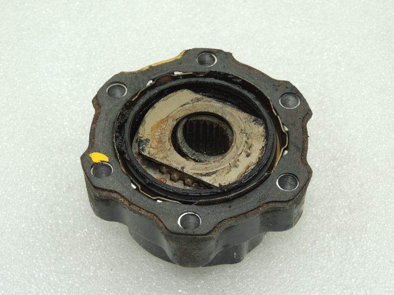 OEM Suzuki Jimny riteņa gultņa vāciņš priekšējai asij 4381082CB4