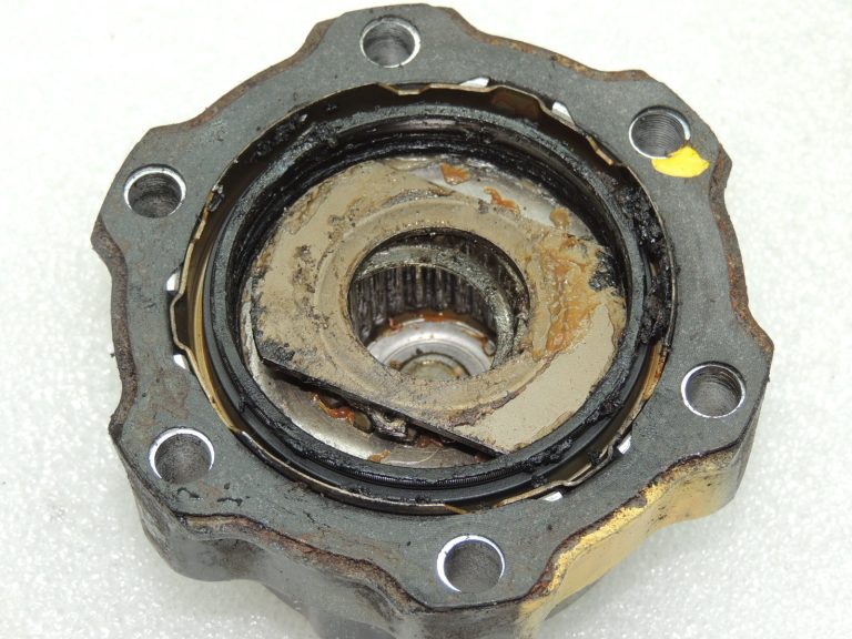 OEM Suzuki Jimny riteņa gultņa vāciņš priekšējai asij 4381082CB4