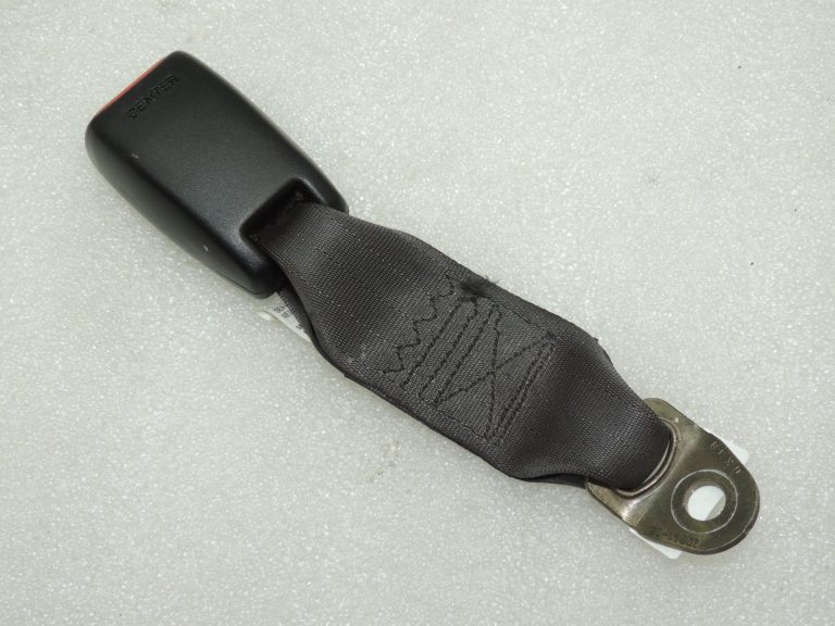 OEM Suzuki Grand Vitara II Aizmugurējā centrālā drošības jostas sprādze 8490665DM0FL5
