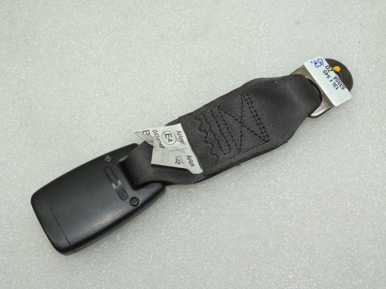 OEM Suzuki Grand Vitara II Aizmugurējā centrālā drošības jostas sprādze 8490665DM0FL5