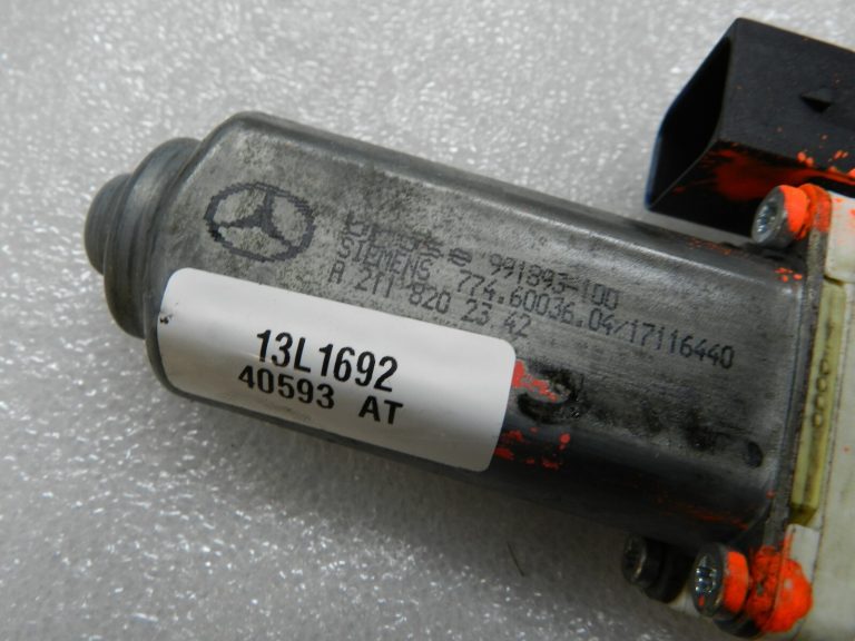 Mercedes Benz E320 aizmugurējā kreisā loga regulatora motors A2118202342