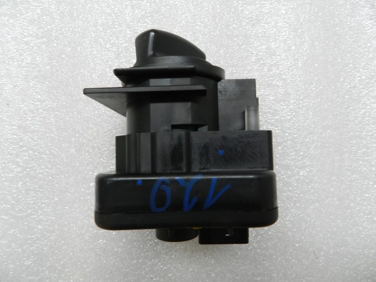 Mercedes Benz A150 gaismas slēdzis A1695452904