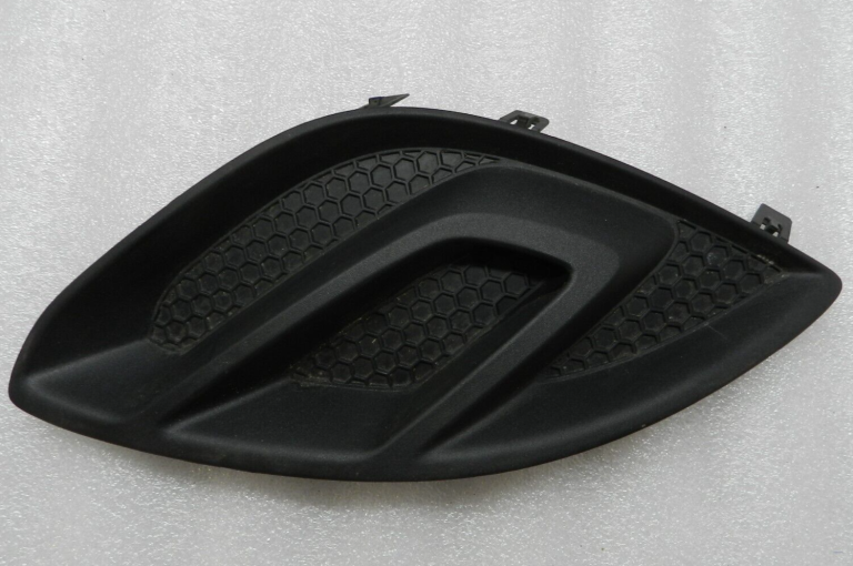 Opel Corsa D Ventilācijas režģis Režģis bampera labajā pusē 13286035
