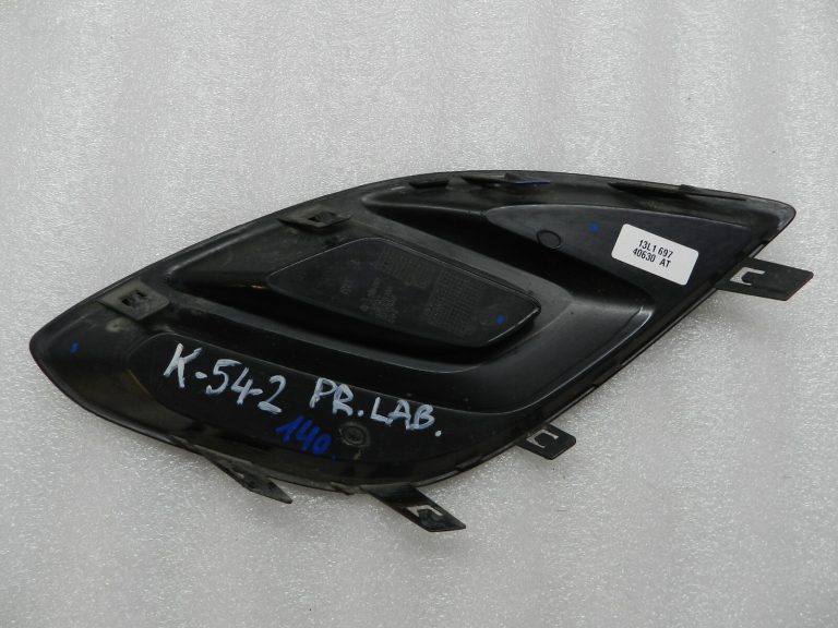 Opel Corsa D Ventilācijas režģis Režģis bampera labajā pusē 13286035