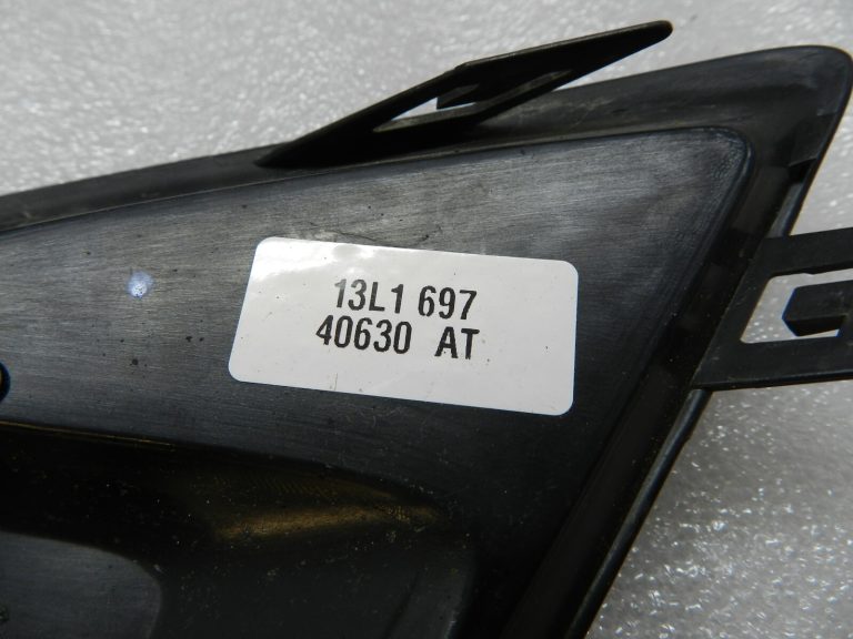 Opel Corsa D Ventilācijas režģis Režģis bampera labajā pusē 13286035