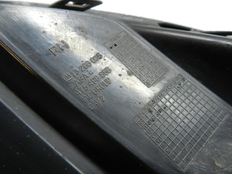 Opel Corsa D Ventilācijas režģis Režģis bampera labajā pusē 13286035