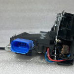 VW Golf Mk6 aizmugurējo durvju slēdzenes aizmugurējā kreisā 7L0839015D
