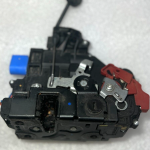 VW Golf Mk6 oriģinālā durvju slēdzene aizmugurējā labā 7l0839016d
