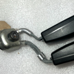 VW Golf Mk6 oriģinālā drošības jostas sprādze aizmugurējā centrālajā daļā 1K0857739M