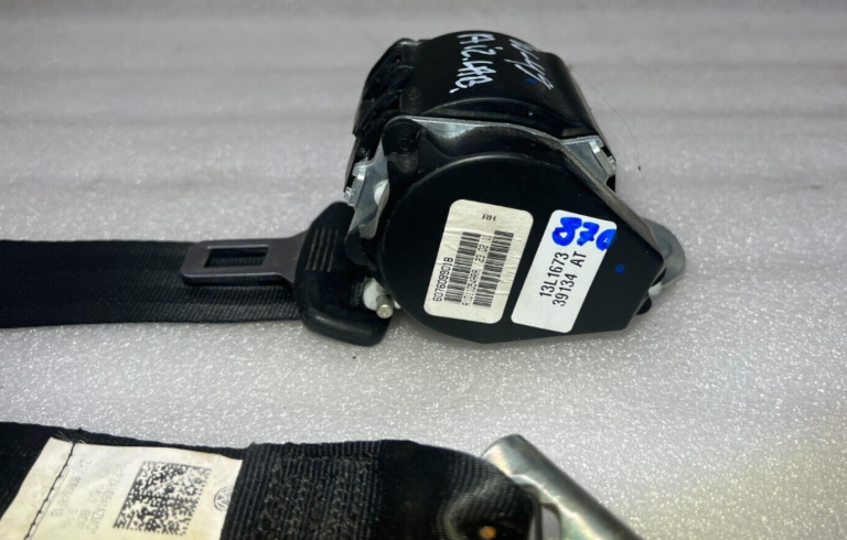 VW Golf Mk6 oriģinālā aizmugurējā labā drošības josta 1K9857806