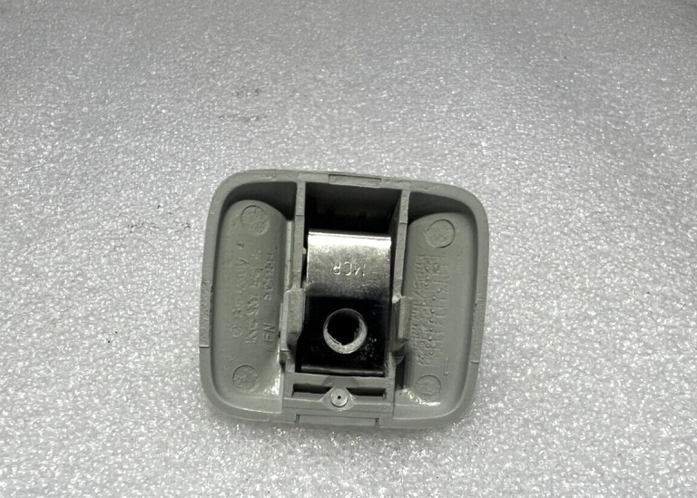 VW Golf Mk6 oriģinālais saules aizsarga turētājs kreisais labais komplekts 1K0857561B
