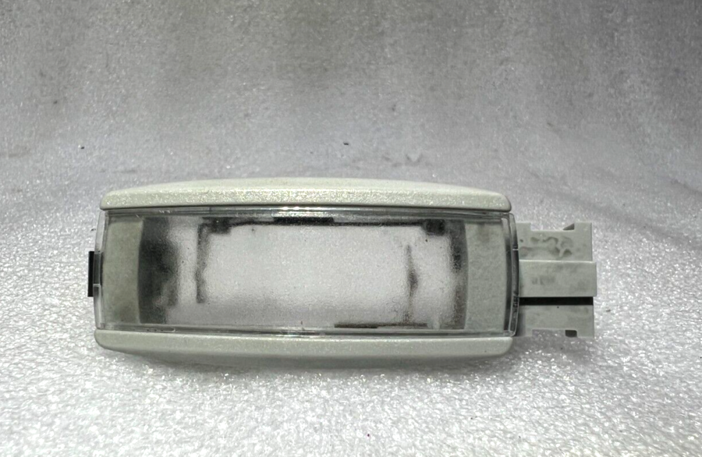 VW Golf Mk6 Oriģināls priekšējais salona lasīšanas lukturis pelēks 1K0947109