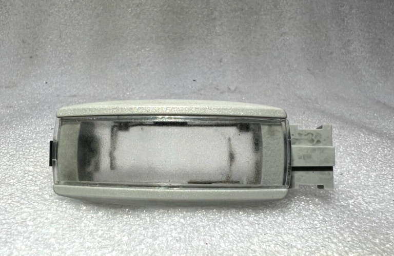 VW Golf Mk6 Oriģināls priekšējais salona lasīšanas lukturis pelēks 1K0947109