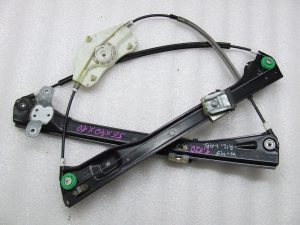VW Golf Mk6 oriģinālais elektriskais logu regulators priekšējais labais 1K5837462B