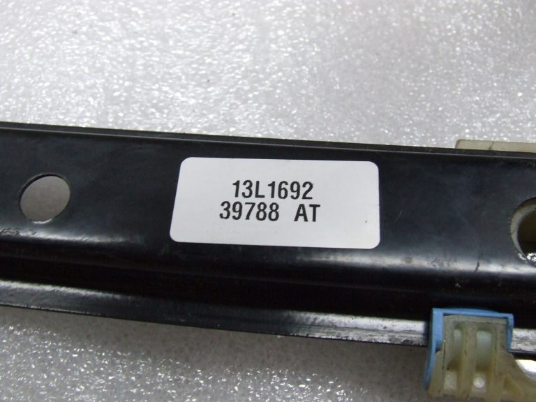 VW Golf Mk6 oriģinālais elektriskais logu regulators priekšējais labais 1K5837462B