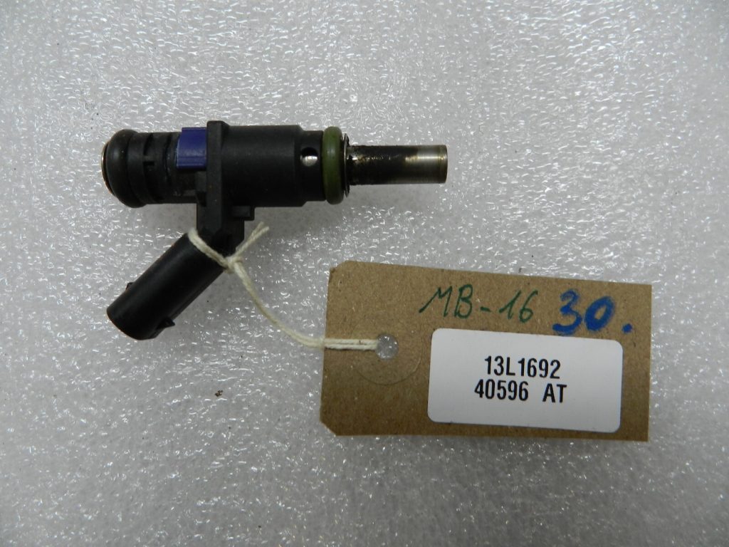 Mercedes-Benz W245 degvielas iesmidzinātājs a0000788749