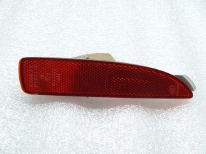 Mazda 6 SE-L aizmugurējā bampera labais atstarotājs D350-51-5M0E P3945B