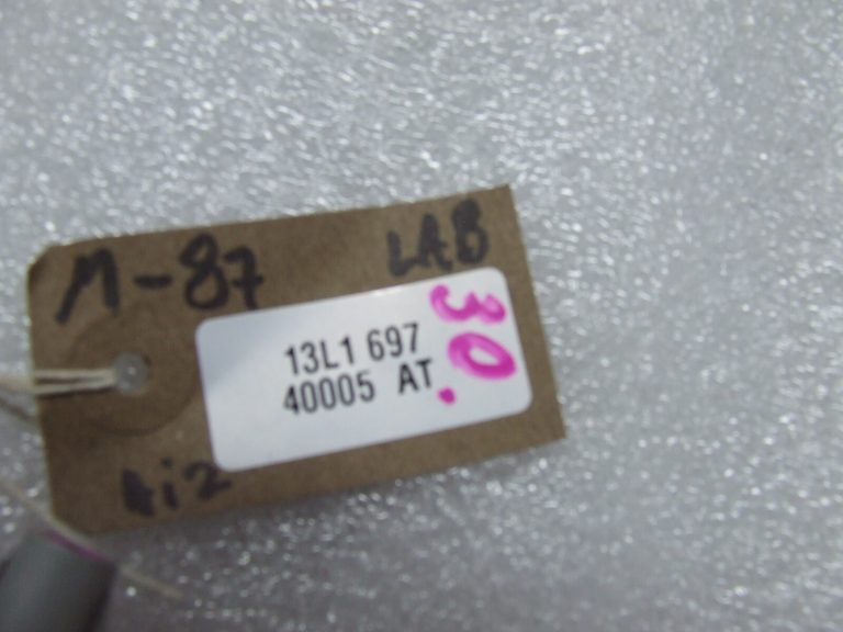 Mazda 6 SE-L aizmugurējā bampera labais atstarotājs D350-51-5M0E P3945B