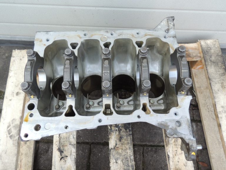 Toyota Yaris P13 1.5 16V 2NRFKE 82kw Dzinēja bloks 1141049085 11410-49085 Bloks