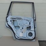 Subaru Forester III SH Aizmugurējās kreisās durvis Aizmugurējās kreisās durvis C6Z – Tērauda sudraba krāsā