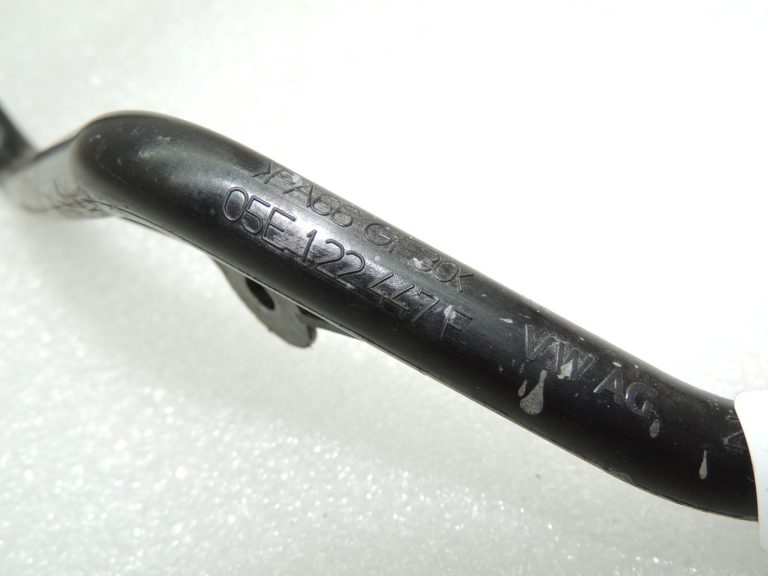 OEM Seat Cupra Leon KL8 1.5TSIC dzesēšanas šķidruma caurule 05E122447F