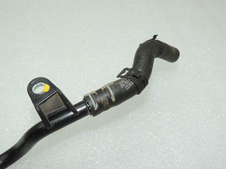 OEM Seat Cupra Leon KL8 1.5TSIC dzesēšanas šķidruma caurule 05E122447F