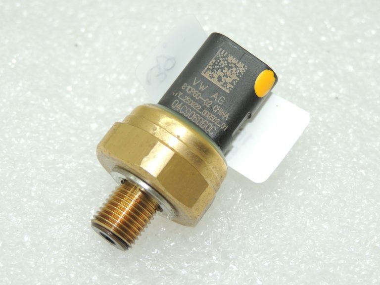 OEM Seat Cupra Leon KL8 1.5TSIC eļļas spiediena sensors 04C906060C