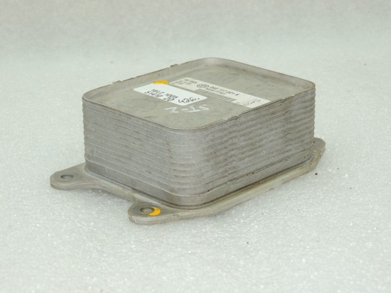 OEM Seat Cupra Leon KL8 1.5TSIC eļļas dzesētājs 04E117021K