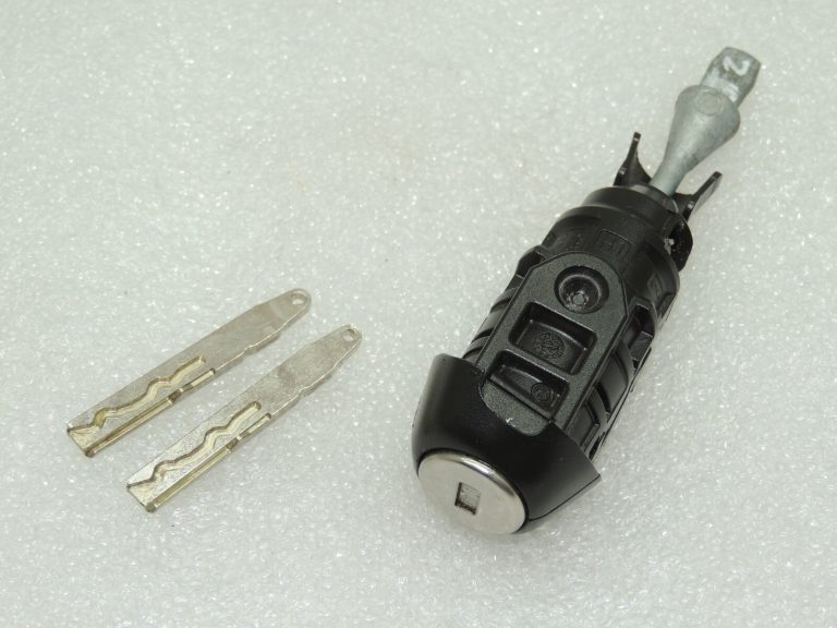 OEM Seat Cupra Leon KL8 durvju slēdzene ar 2x atslēgu komplektu 107837167JS