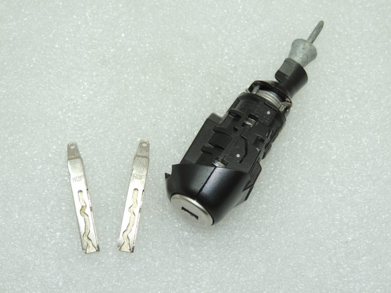 OEM Seat Cupra Leon KL8 durvju slēdzene ar 2x atslēgu komplektu 107837167JS