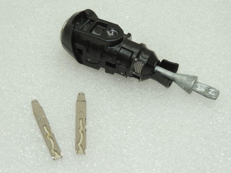 OEM Seat Cupra Leon KL8 durvju slēdzene ar 2x atslēgu komplektu 107837167JS