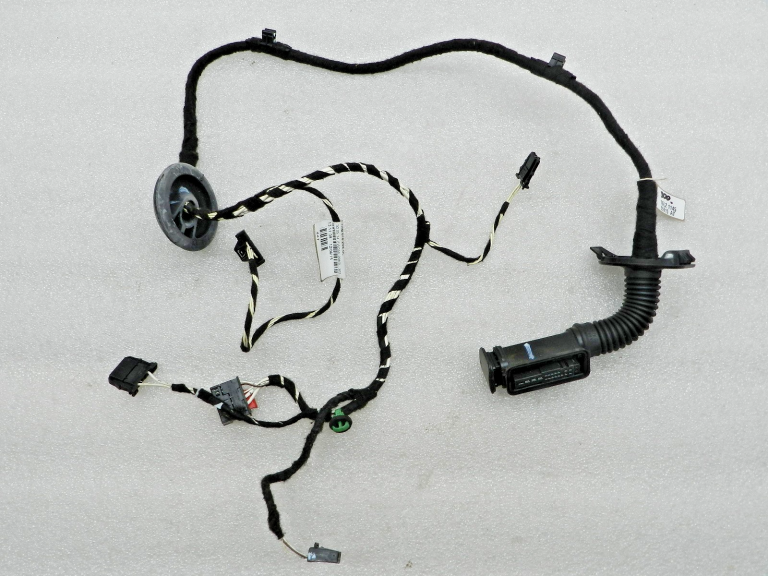 VW Golf 7 oriģinālo durvju instalācijas instalācija aizmugurējā labajā pusē elektroinstalācijas instalācija
