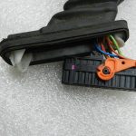 VW Touran oriģinālās durvju instalācijas priekšējā kreisā pusē