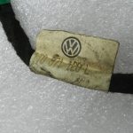 VW Touran oriģinālās durvju instalācijas priekšējā kreisā pusē