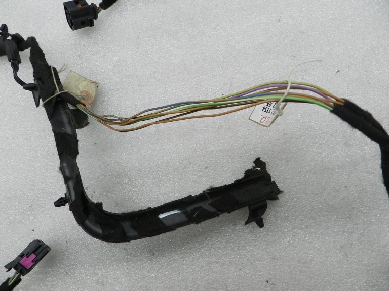VW Touran oriģinālās instalācijas instalācijas aizmugurējās durvis pa kreisi