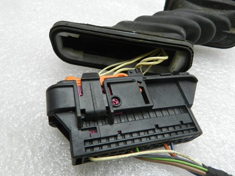 VW Touran oriģinālā durvju instalācija durvju instalācija aizmugurējā labajā kreisajā pusē DEFEKTĪVA!!!