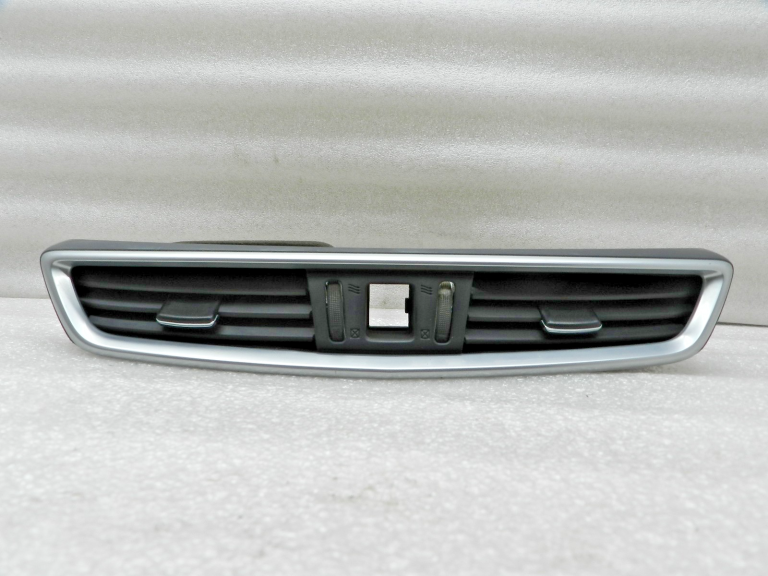 Nissan Qashqai oriģinālās ventilācijas atveres Gaisa ventilācijas centrs
